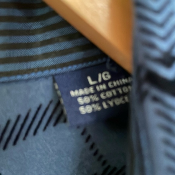 Men’s TOMMY BAHAMA navy button down shirt.  L - Picture 4 of 5
